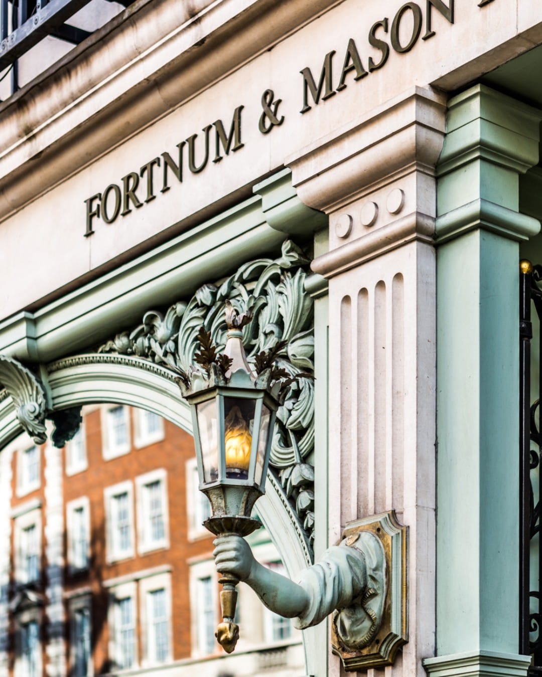 Fortnum & Mason tre secoli di gusto, eleganza e un pizzico di magia britannica