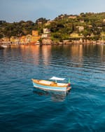 Portofino dal mare: il lusso leggero di lasciarsi andare alle onde